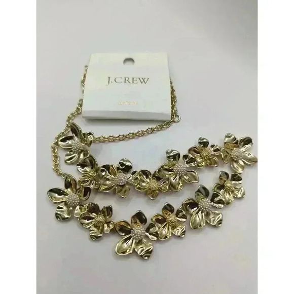 NWT J CREW GOLD TONE FLORAL DESIGN 3D NECKLACE WOMENS JEWELRY - Picture 3 of 5